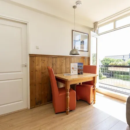 Beautiful Seaside Retreat Apartment De Koog (Texel)